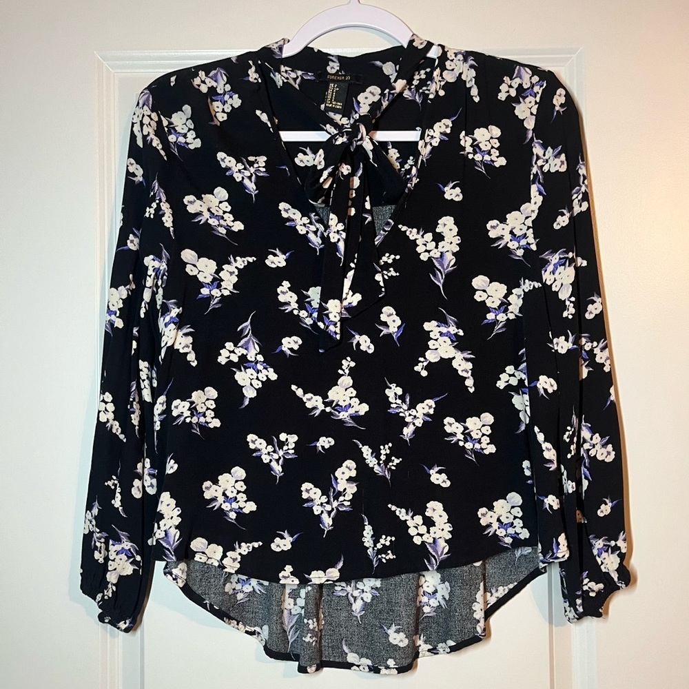 F21 | Floral Tie Neck Blouse Size Small